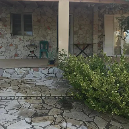 Feriehus Mountain House Near Pyrgos Ilias *