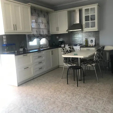 Mountain House Near Pyrgos Ilias Feriehus *