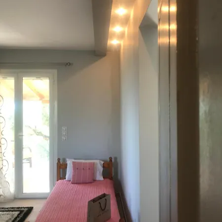 Mountain House Near Pyrgos Ilias * Lambetion