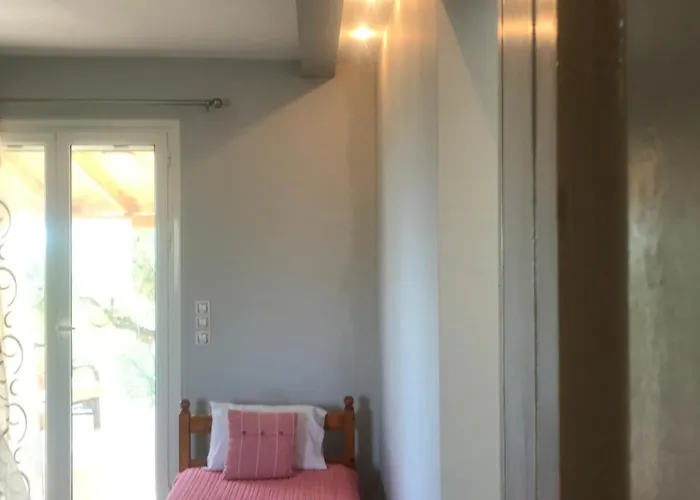 Mountain House Near Pyrgos Ilias * Lambetion