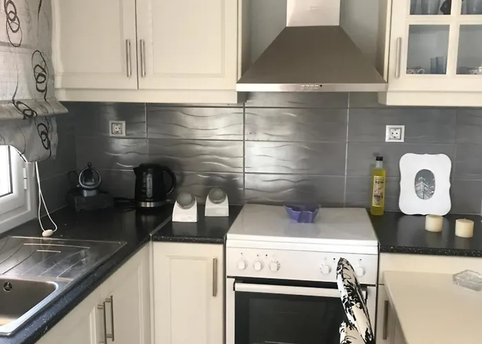 Mountain House Near Pyrgos Ilias 펜션 Lambetion