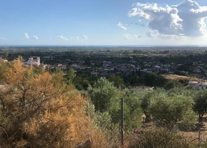 Mountain House Near Pyrgos Ilias 펜션 Lambetion